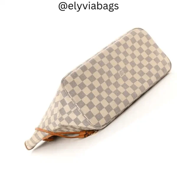 LV Neverfull GM Tote Bag bottom view