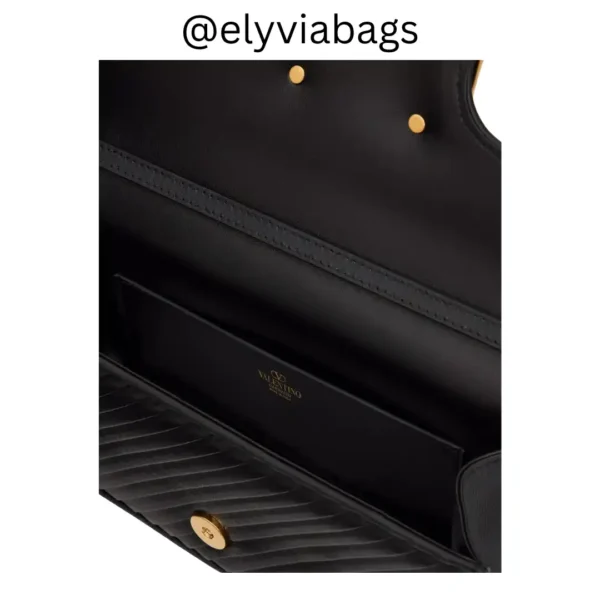 vg Loco shoulder bag in Pleated nappa black open view