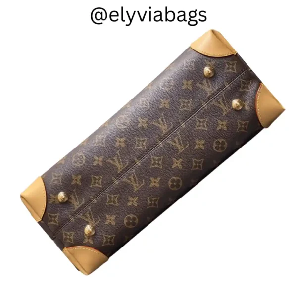 LV HIDE AWAY Medium Gloves bottom view